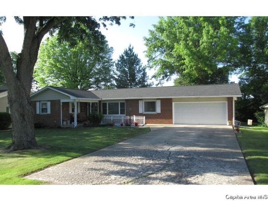 1213 Grandview Ave, Jacksonville, IL 62650 - photo 1