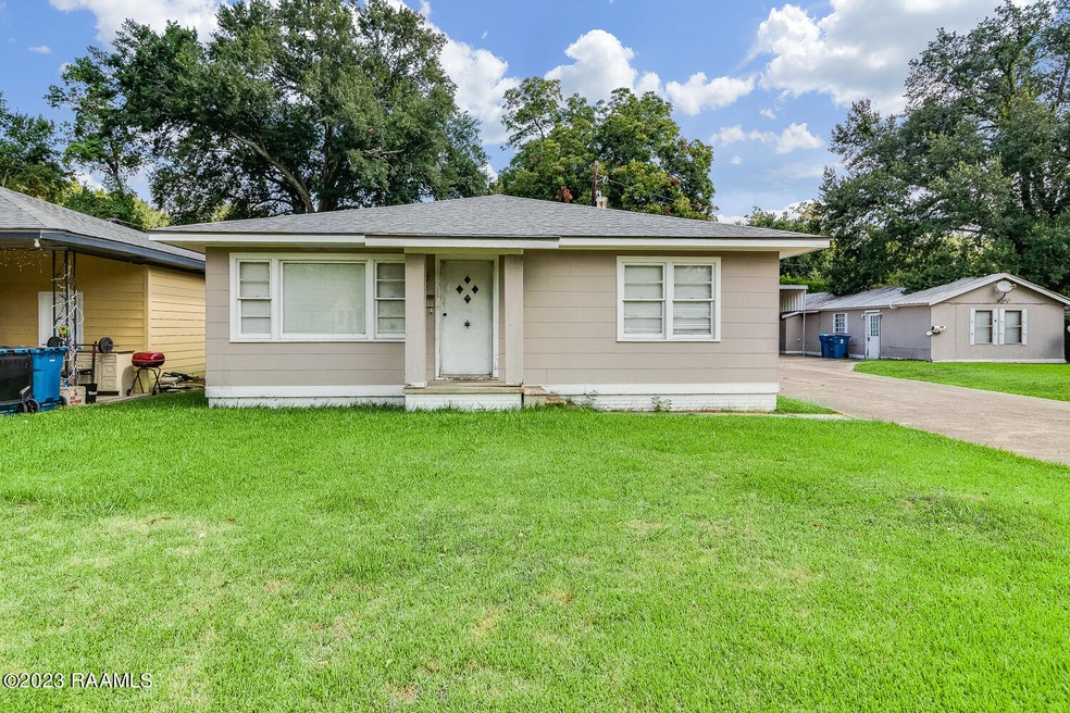 123 Bellot St-30