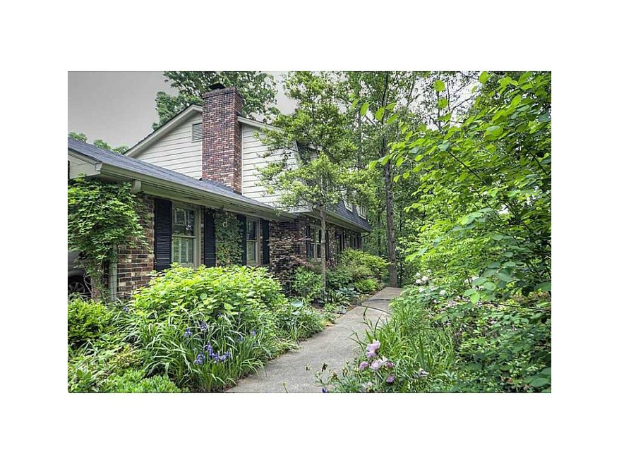 Exterior Front. Beautiful home within 1 mile of do