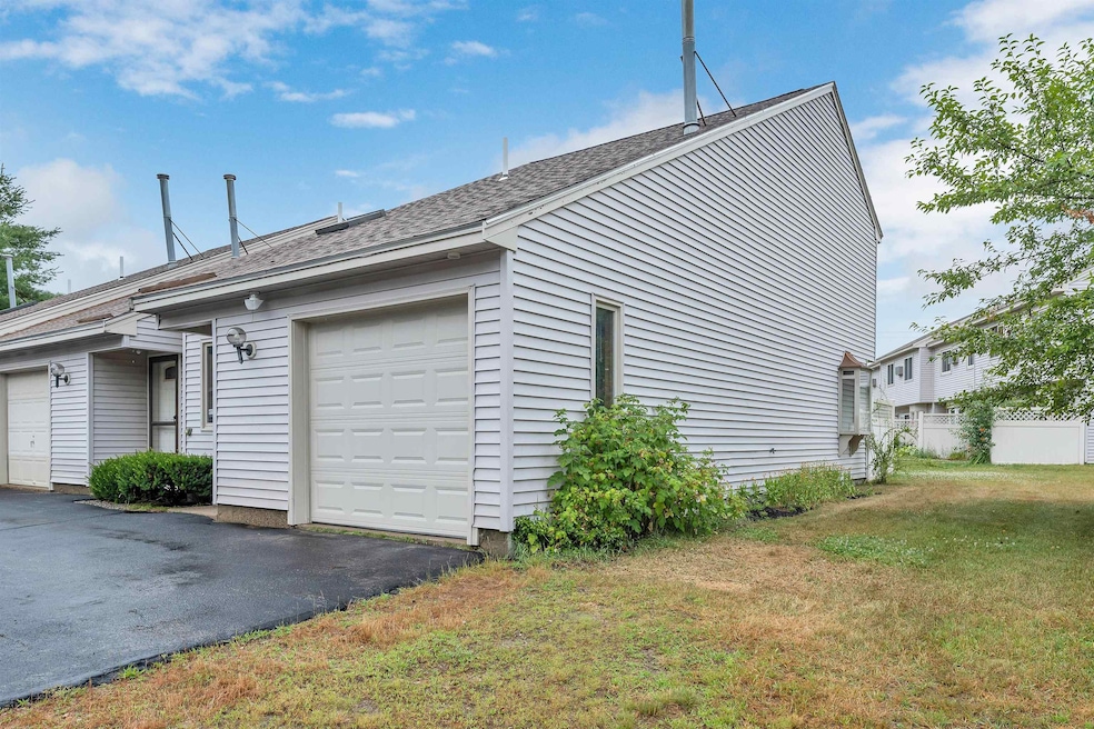 32 Bramber ii, Rochester, NH 03867 - photo 1