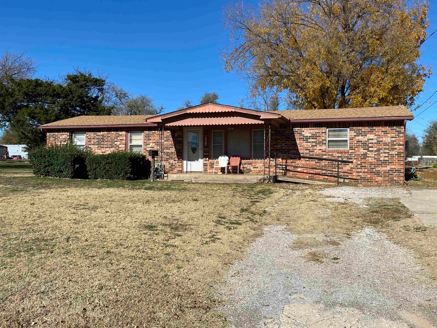 1816 Madison Ave, Woodward, OK 73801 - photo 1