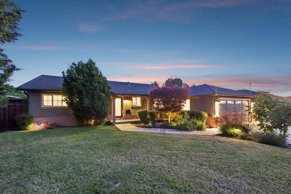 Sold $1,705,000 • Co-Listing Agent