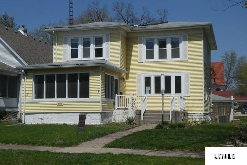 304 Pekin St, Lincoln, IL 62656 - photo 1