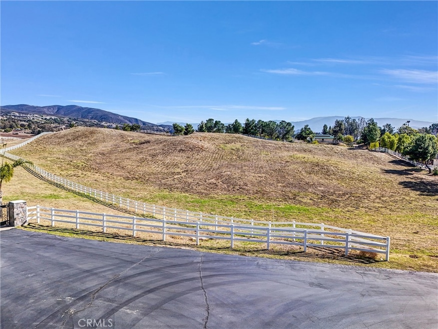 36335 Vía Burgandy, Temecula, CA 92592 - photo 1