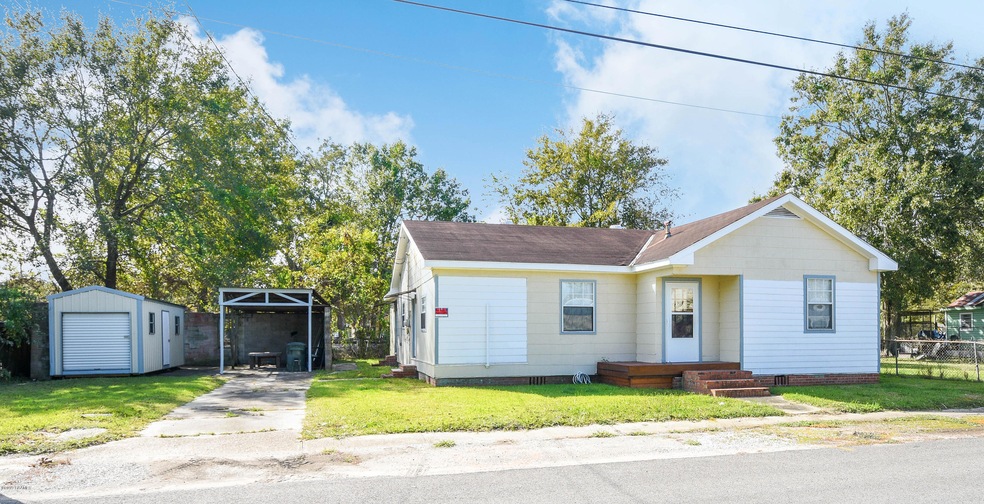 552 E Saint Peter St, New Iberia, LA 70560 - photo 1