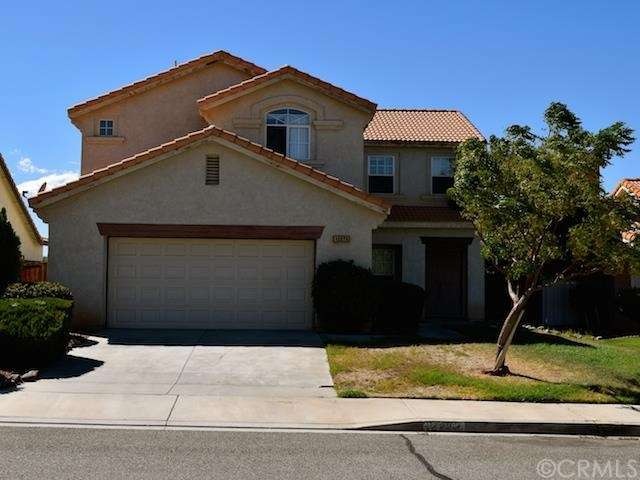 3 bed/2.5 bath w/ loft, 2-car garage in a quiet ne