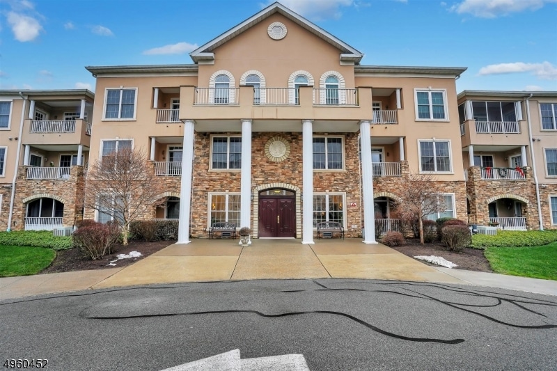 513 Cleveland Ln unit 213, Rockaway, NJ 07866 - photo 1