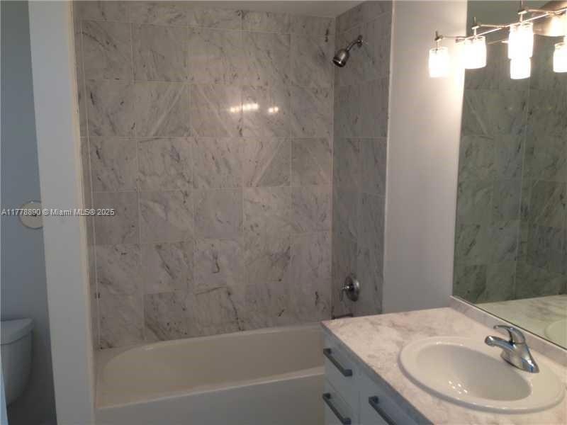 Vizcayne unit 250, Miami, FL 33132 - photo 1