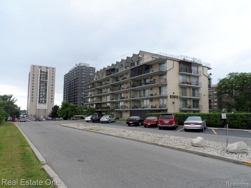 8300 E. Jefferson Casa Balcona.j
