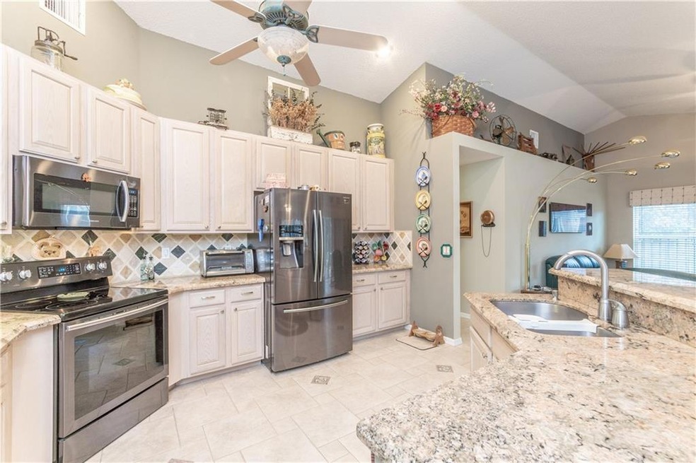 Large Renovated kitchen with lots of counter space