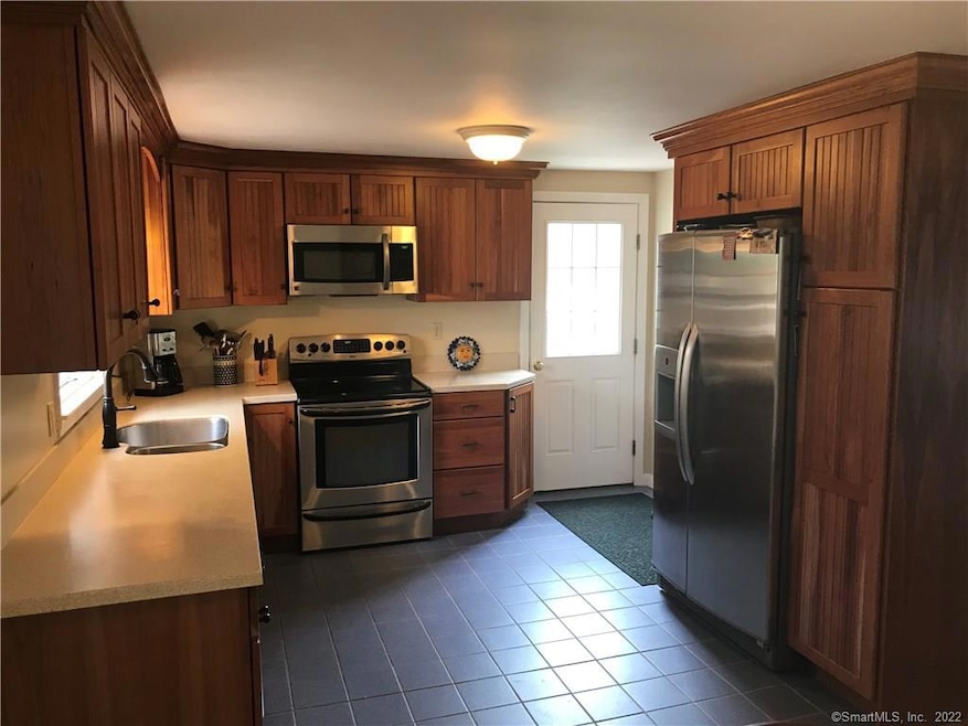 21 Putnam Dr, Enfield, CT 06082 - photo 1