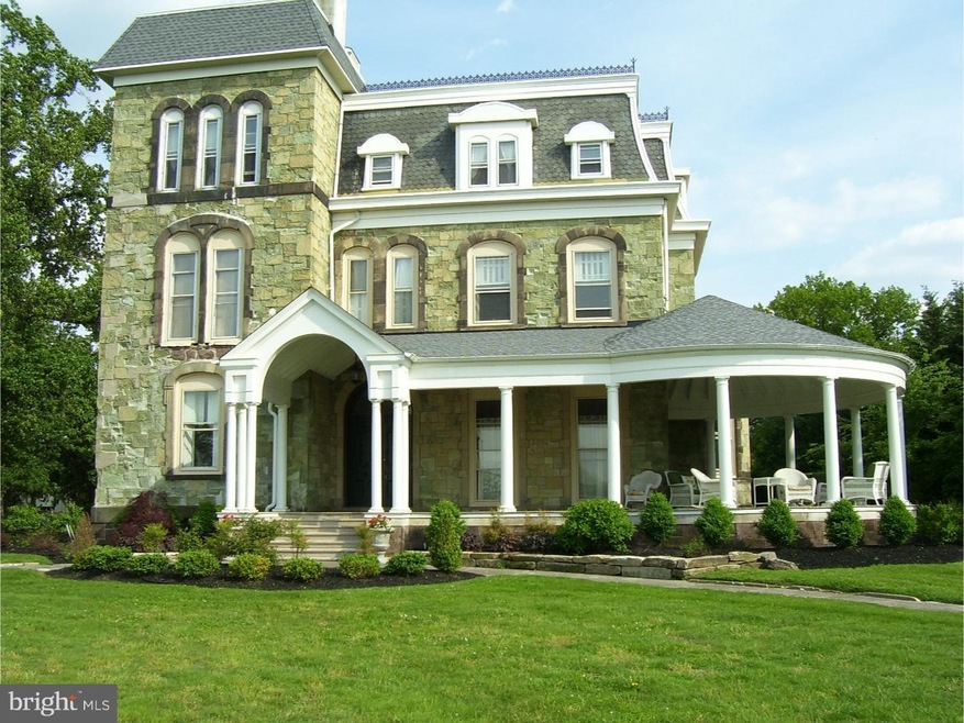 207 Bank Ave unit 7, Riverton, NJ 08077 - photo 1