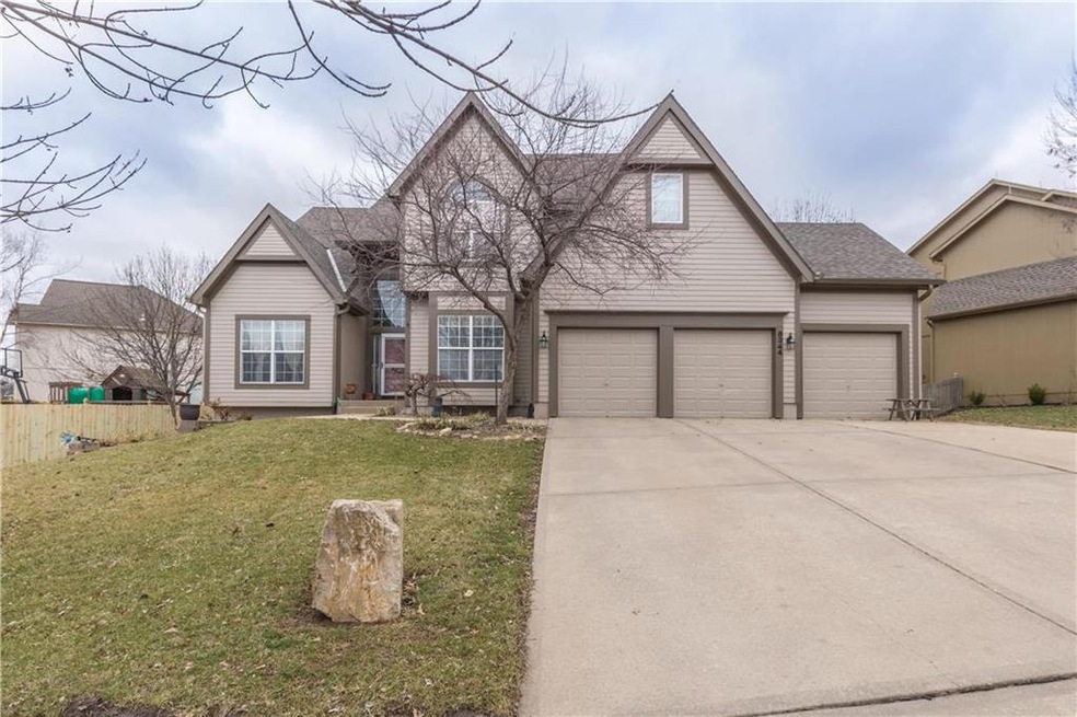 8344 Hallet St, Lenexa, KS 66215 - photo 1