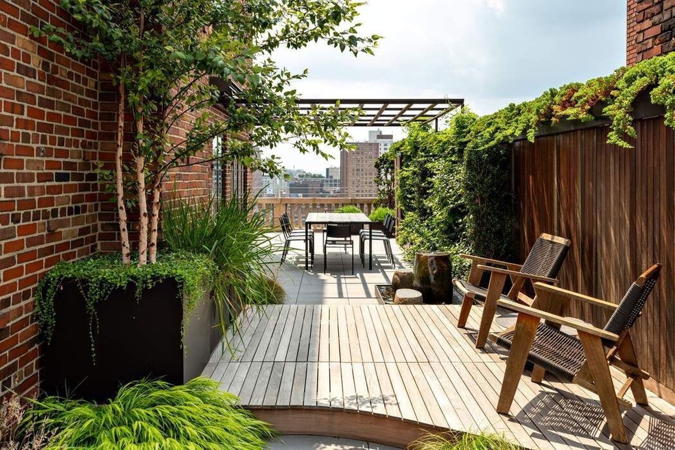 Sold $6,900,000 • Co-Listing Agent