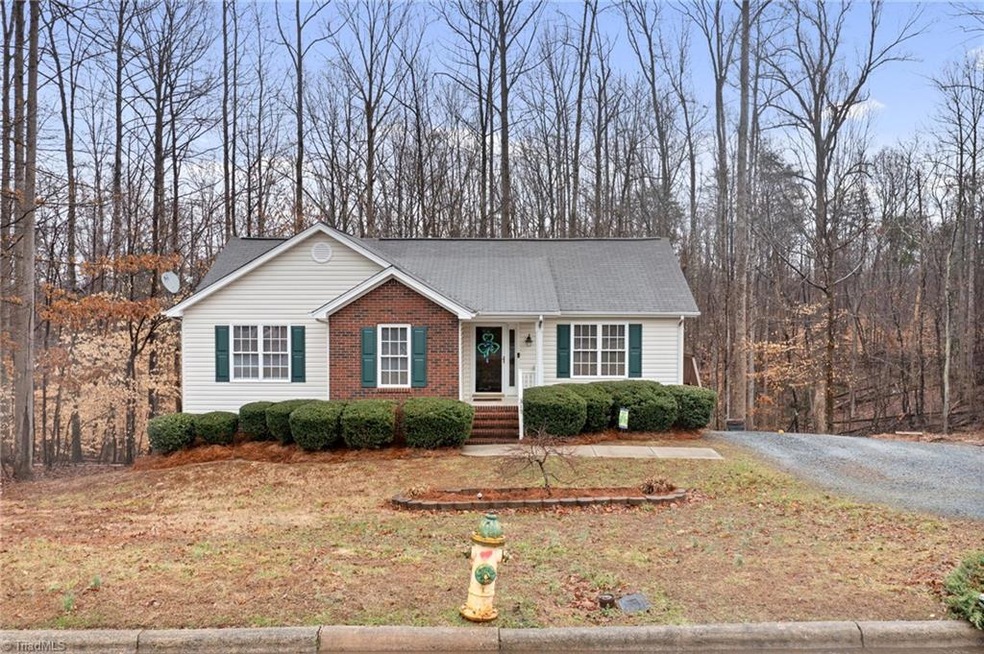 319 Hubbard St, Reidsville, NC 27320 - photo 1