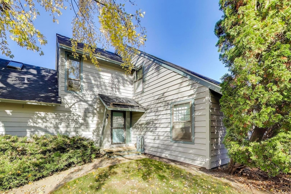 740 Chandler Rd unit U85, Gurnee, IL 60031 - photo 1