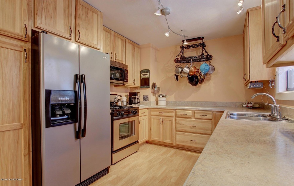 Kitchen w Tons of Cabinet Storage
