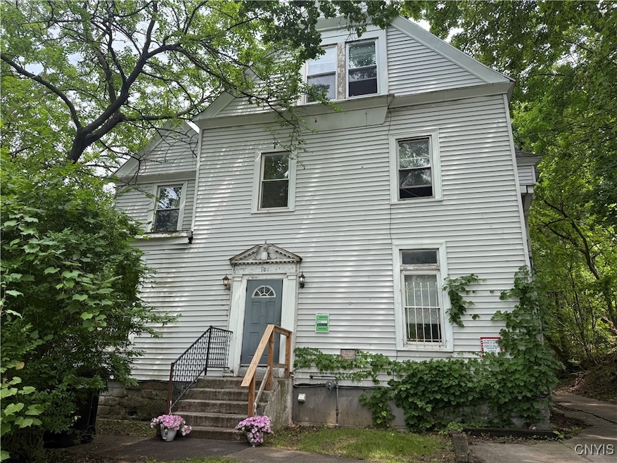 101 Comstock Ave, Syracuse, NY 13210 - photo 1