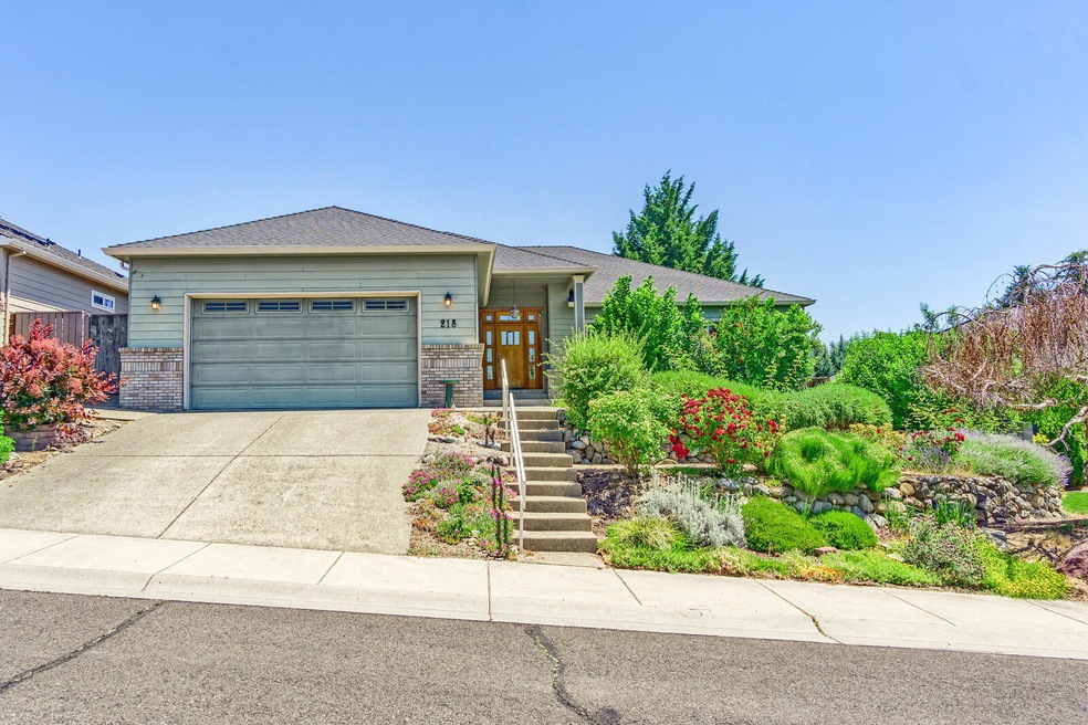 218 Ridgeway Ave, Central Point, OR 97502 - photo 1