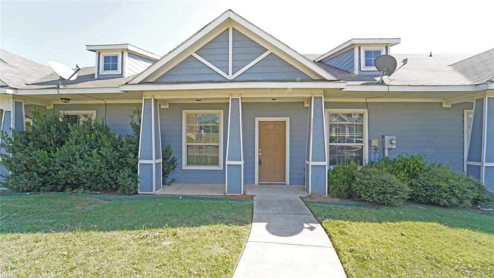 1141 Newcastle Dr, Weatherford, TX 76086 - photo 1