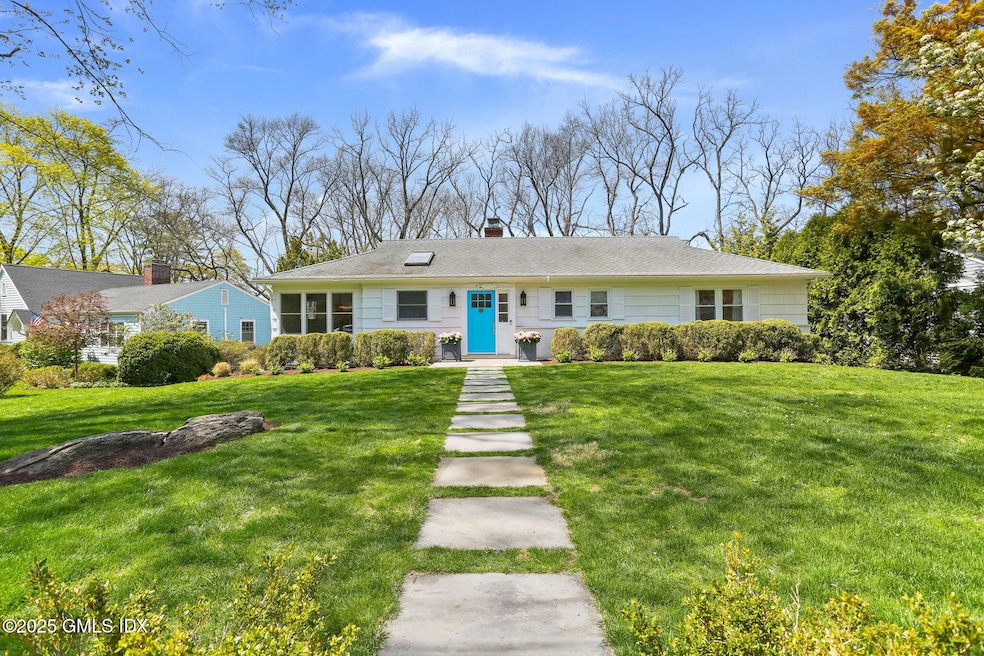 8 Somerset Ln, Riverside, CT 06878 - photo 1