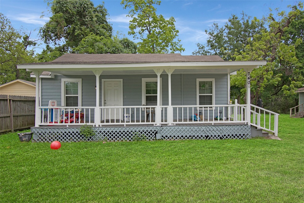 740 W Rittenhouse Rd, Houston, TX 77091 - photo 1