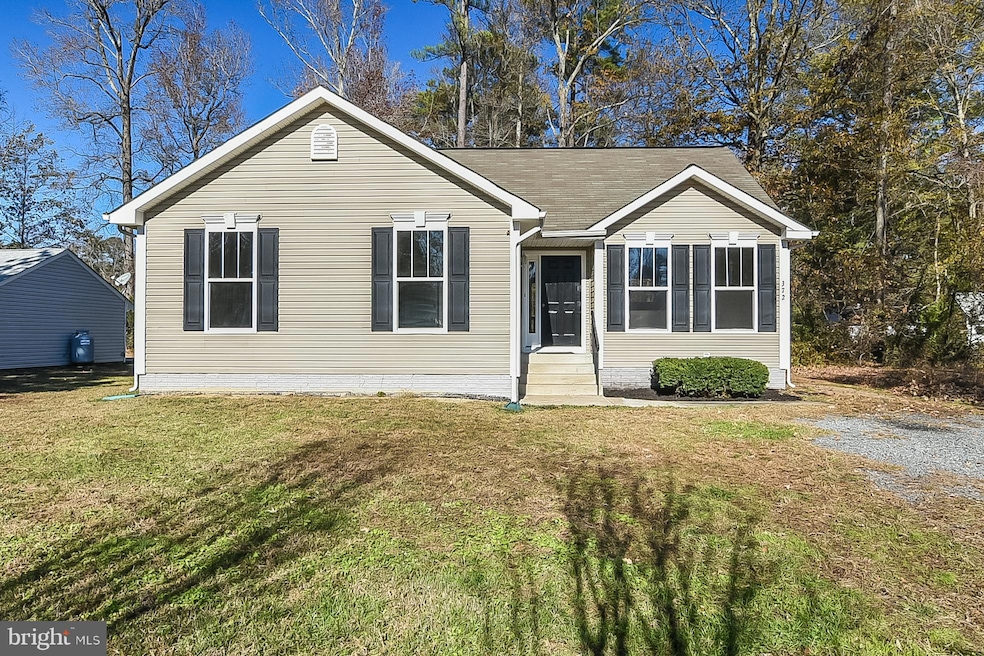 372 Monroe Dr, Colonial Beach, VA 22443 - photo 1