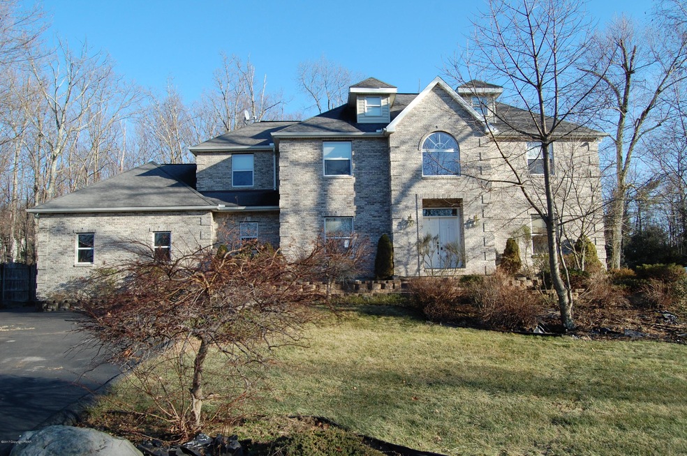 160 Escoll Dr, East Stroudsburg, PA 18301 - photo 1