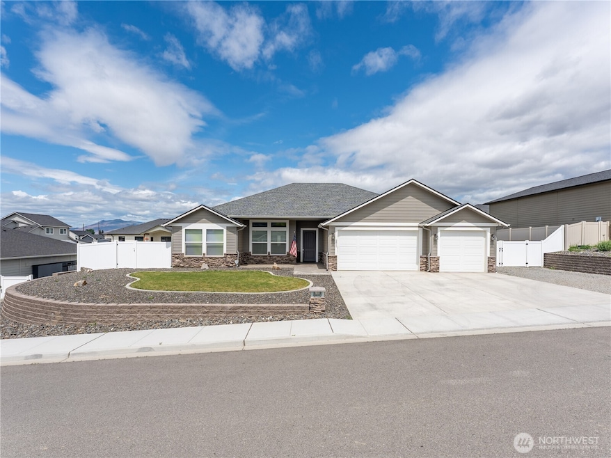 Sold $799,900 • Co-Listing Agent