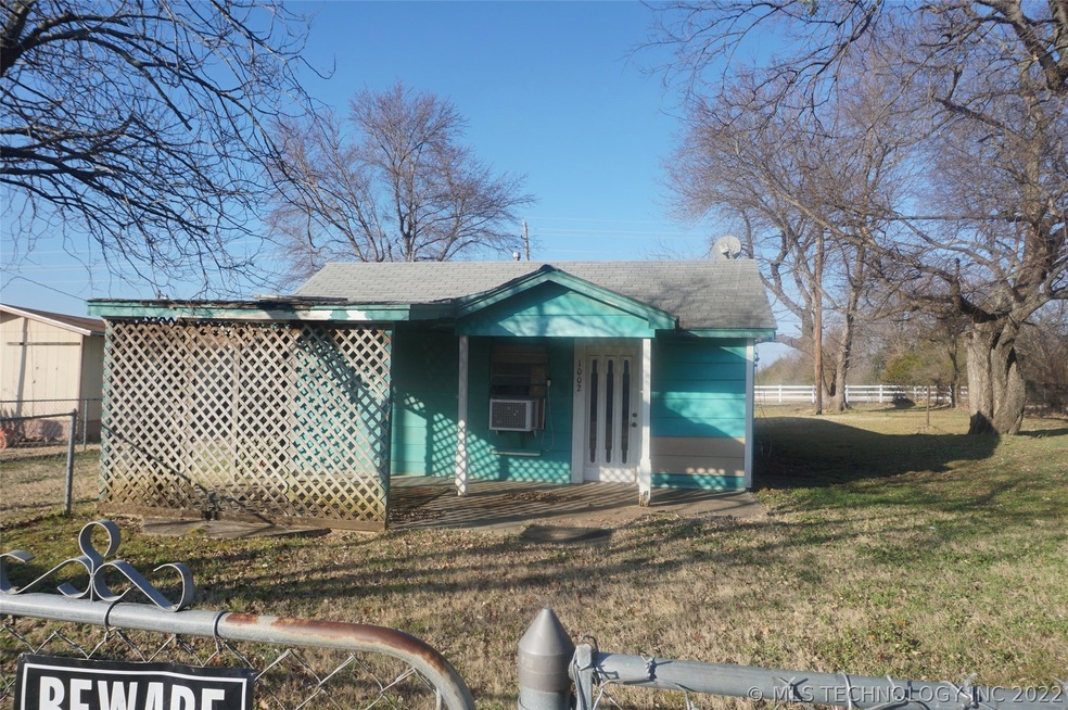 1002 Grant St, Henryetta, OK 74437 - photo 1