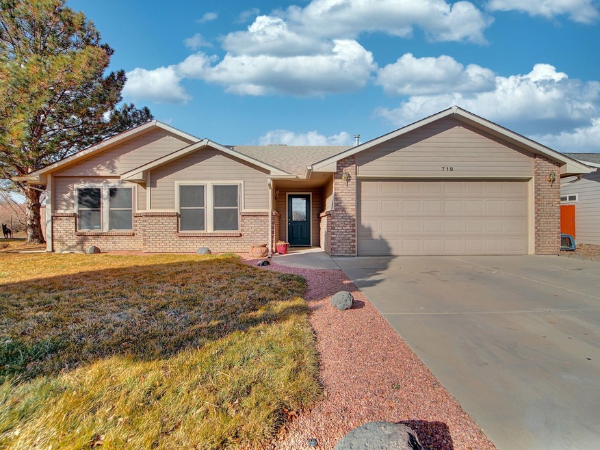 719 Monument View Dr, Grand Junction, CO 81505 - photo 1