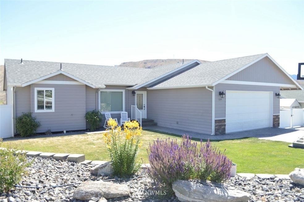 1224 Juno St SE, East Wenatchee, WA 98802 - photo 1