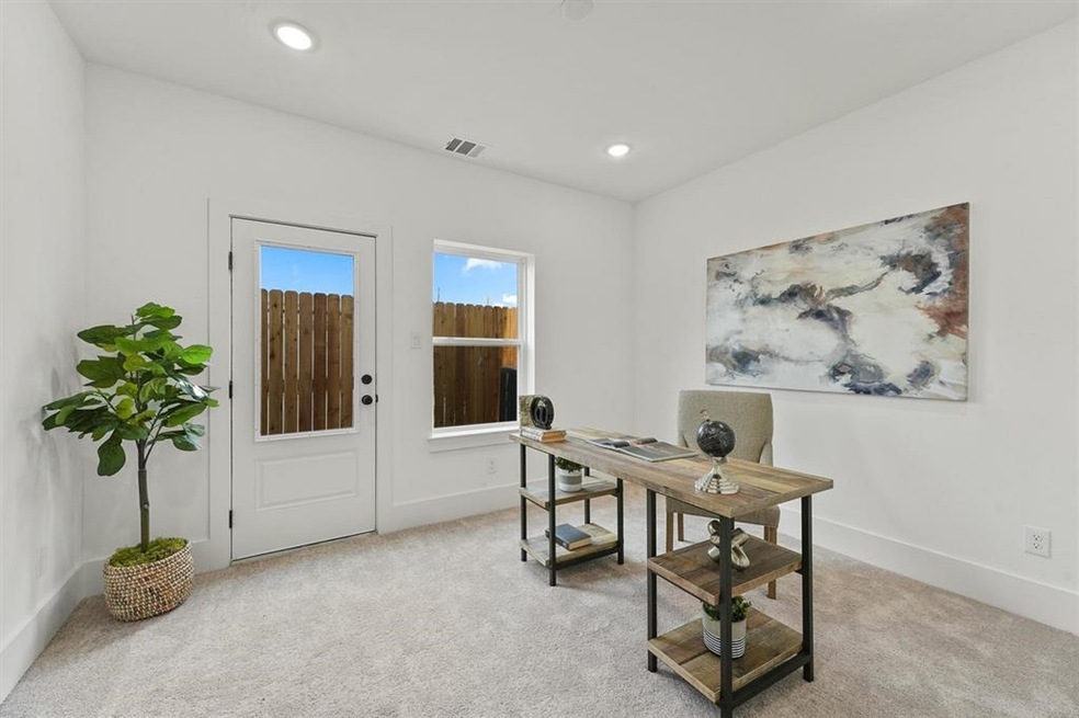 1207 Cavalcade St unit B, Houston, TX 77009 - photo 1