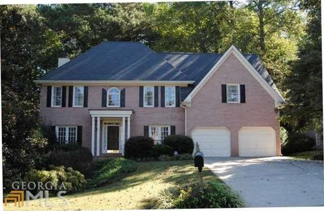 Beautiful brick traditional in great Marietta neig