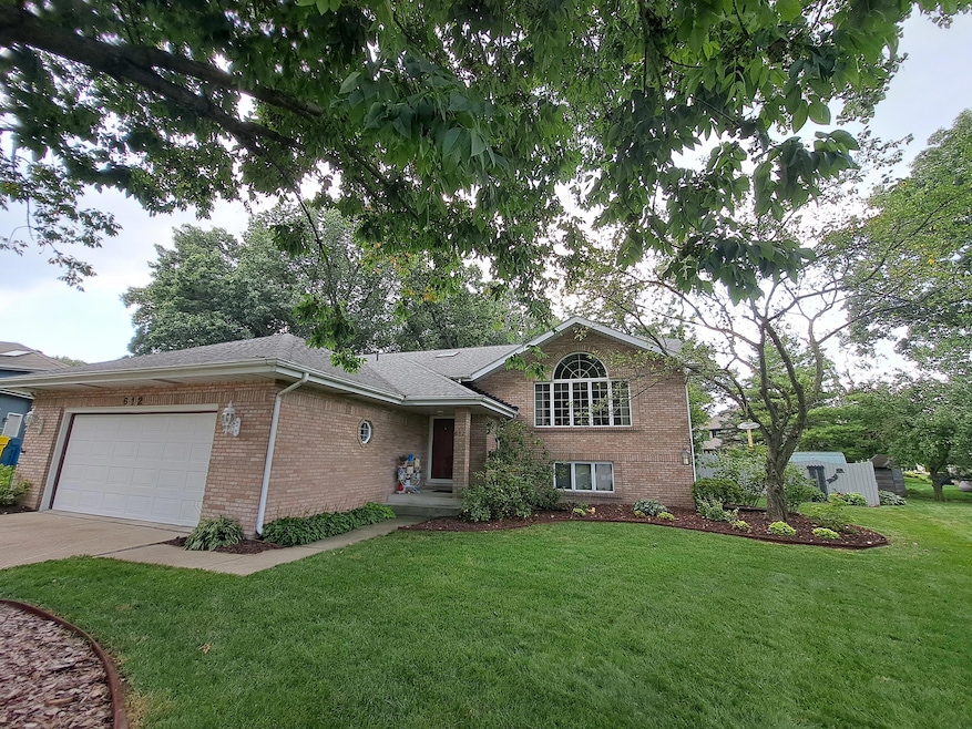 612 Heather Ct, Griffith, IN 46319 - photo 1