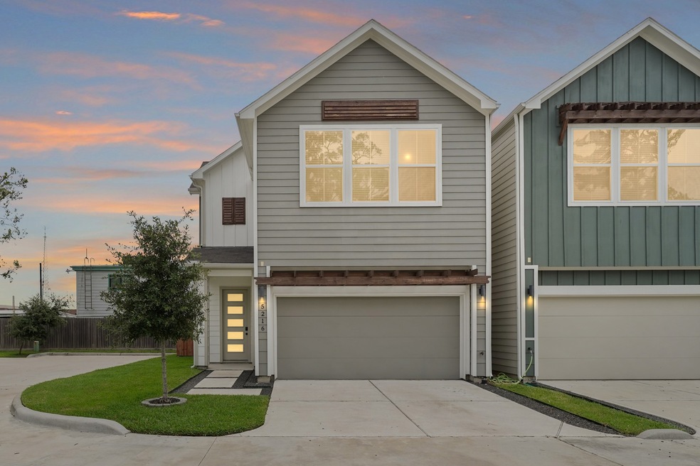 5216 Pinemont Creek Ln, Houston, TX 77018 - photo 1