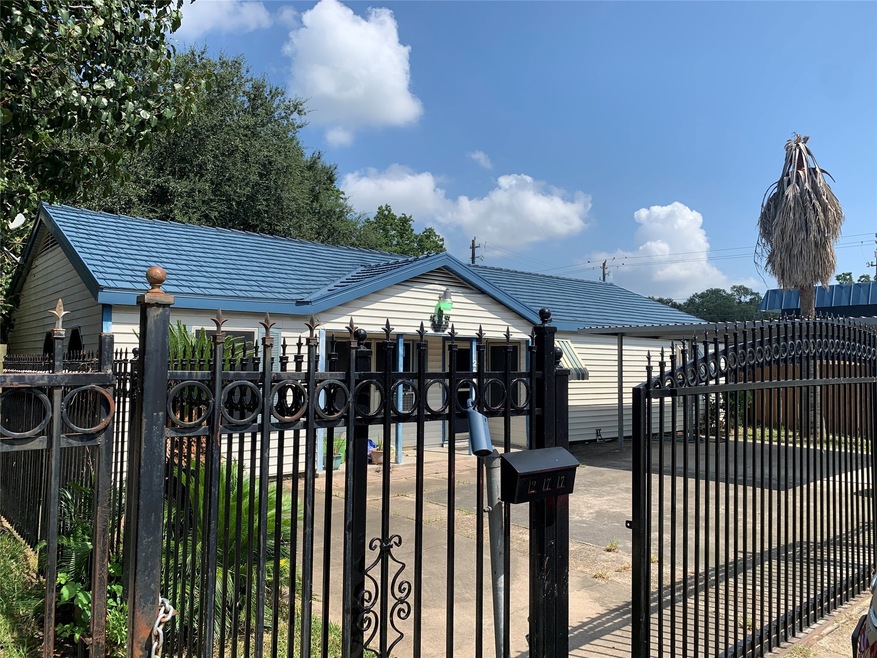 277 Tallant St, Houston, TX 77076 - photo 1