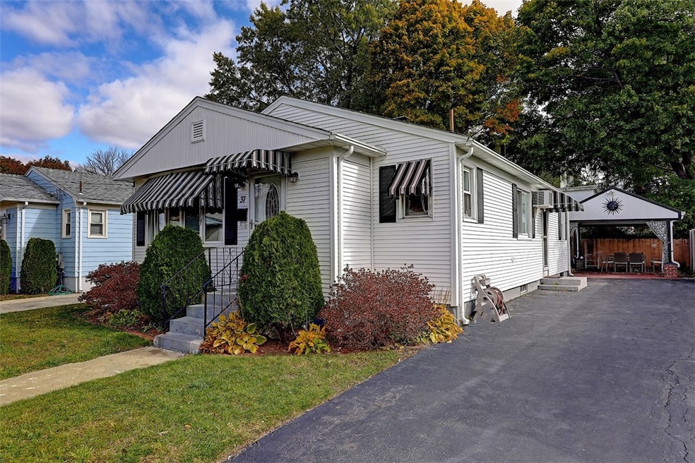 37 Wainwright St, Providence, RI 02908 - photo 1