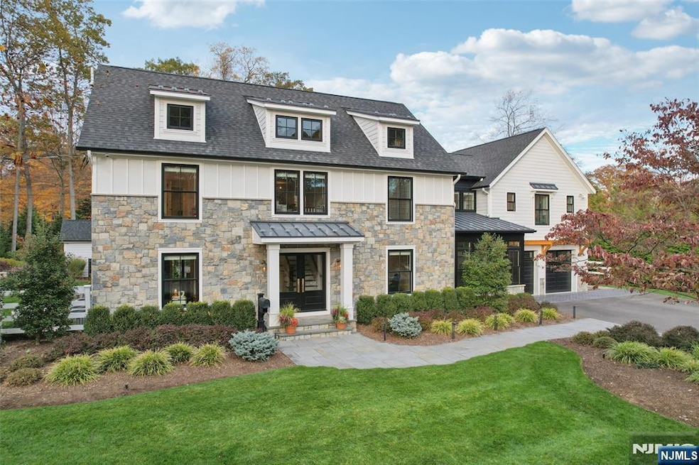 Pending $2,395,000 • Co-Listing Agent