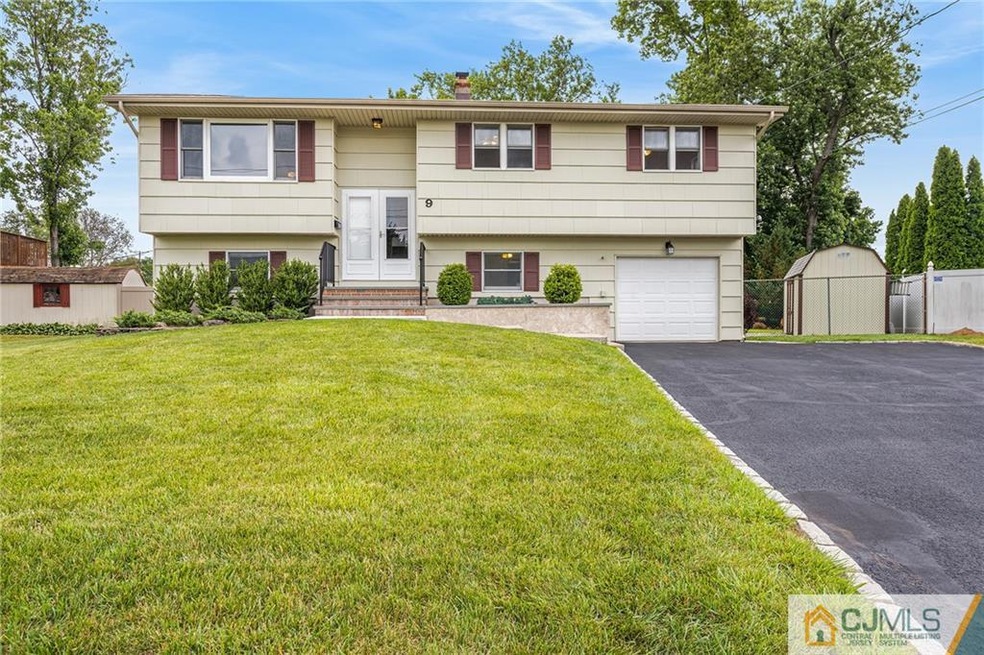 9 Princeton Dr, Middlesex, NJ 08846 - photo 1