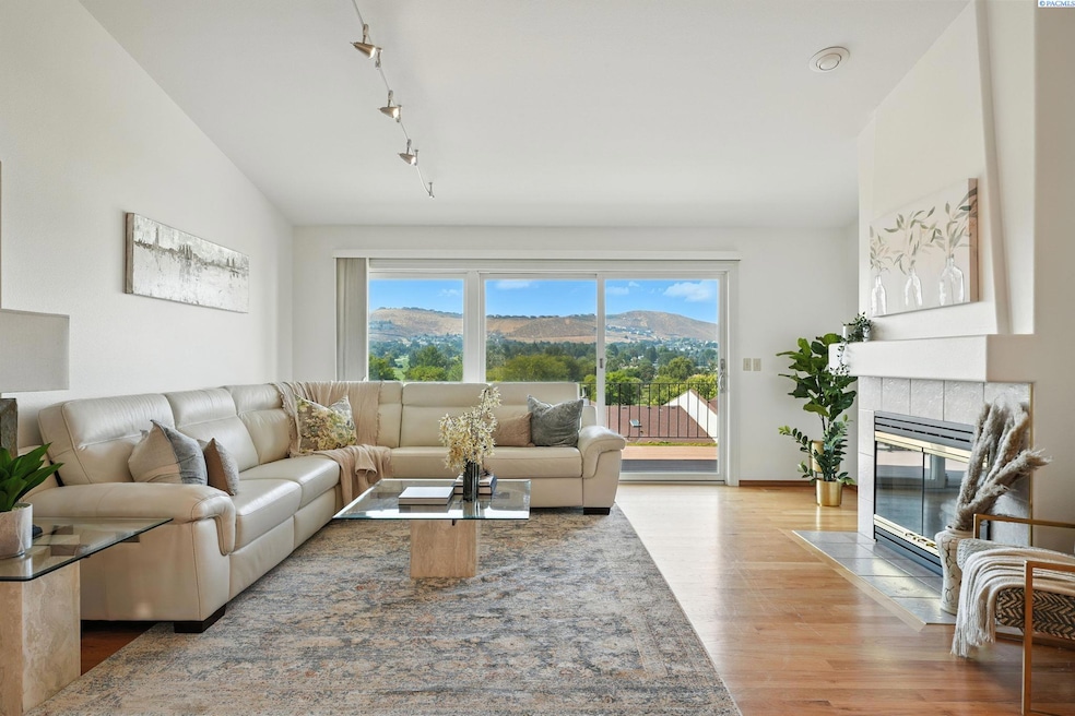 1913 Meadows Dr N, Richland, WA 99352 - photo 1