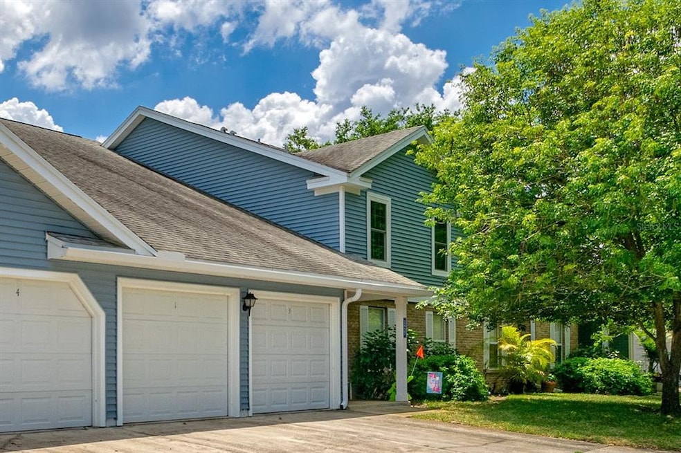 Beautiful Condo With Garage!