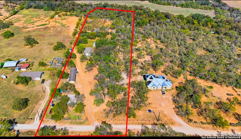 13 Senior Rd, von Ormy, TX 78073 - photo 1