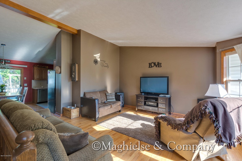 304 Standish Dr, Wayland, MI 49348 - photo 1