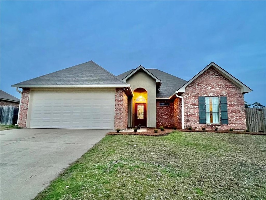 304 Shadow Creek Ave, Pineville, LA 71360 - photo 1