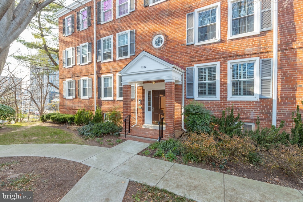 2952 S Columbus St unit A2, Arlington, VA 22206 - photo 1