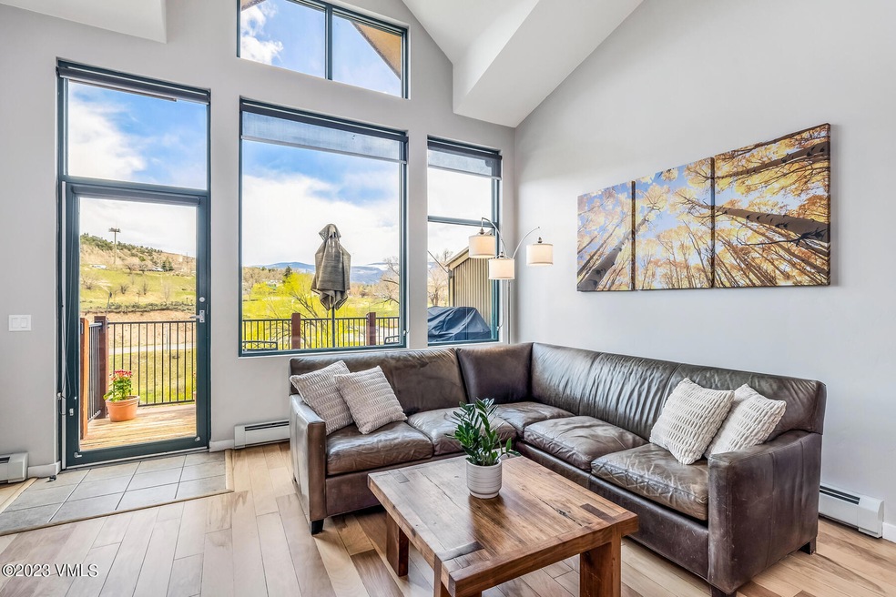 705 Nogal Rd-003-013-Living Room-MLS_Siz