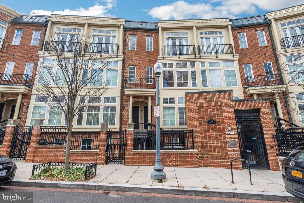 Meridian Crescent unit 206, Washington, DC 20009 - photo 1