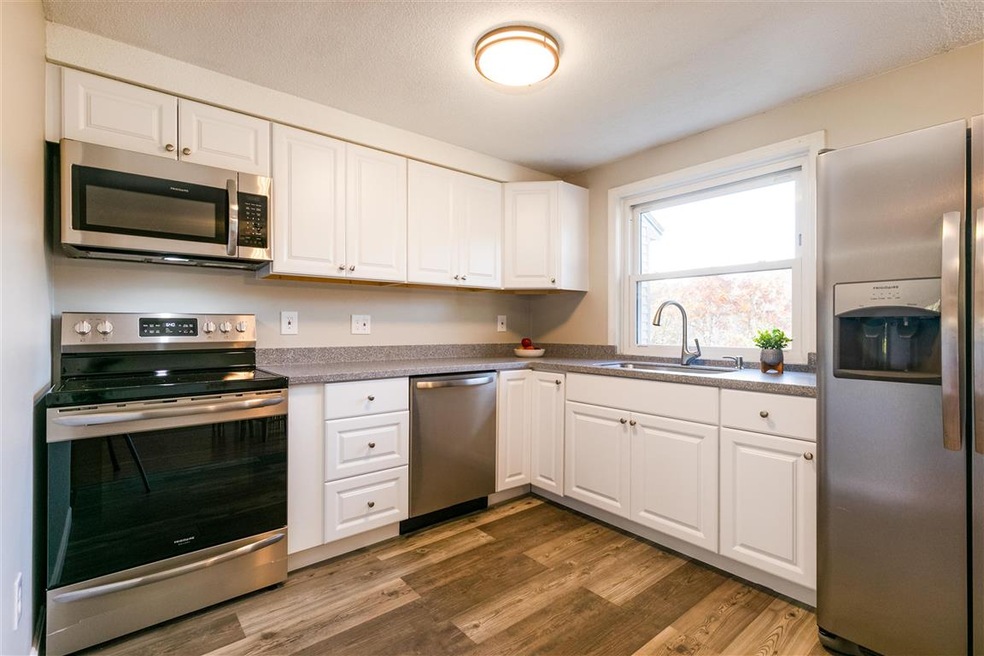 54 Dale Rd unit B, Hooksett, NH 03106 - photo 1