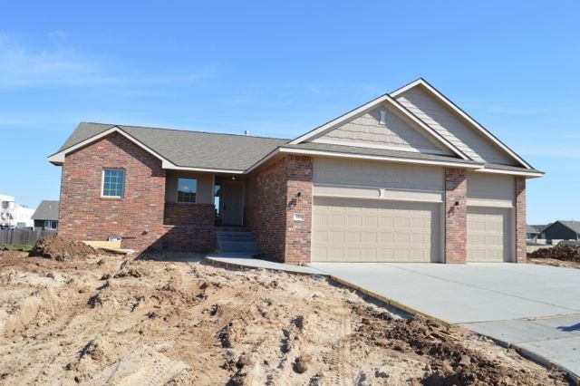 106 S Crocker Ct, Colwich, KS 67030 - photo 1